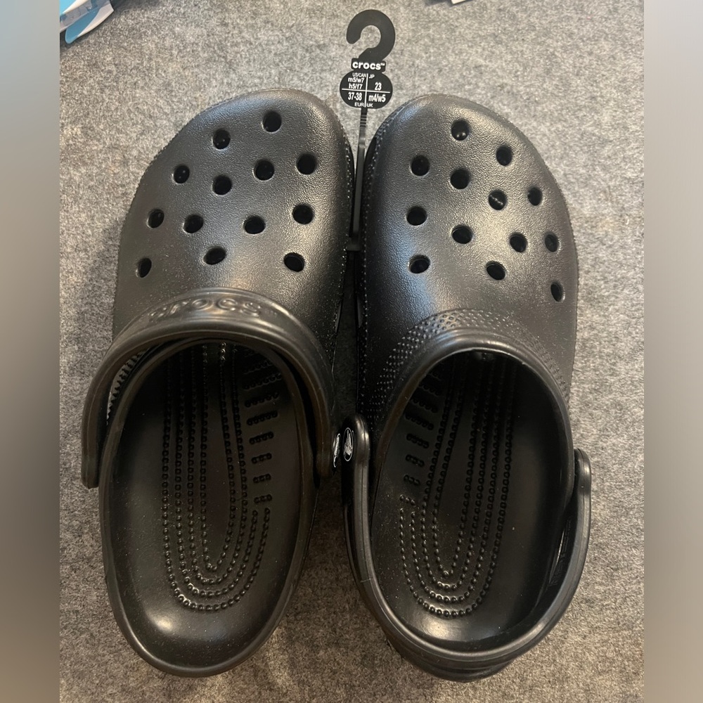 NWT Classic Crocs M5/W7